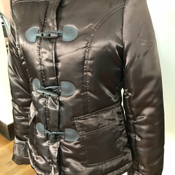 Beautiful brown coat in excellent condition. - Picture 3 of 8